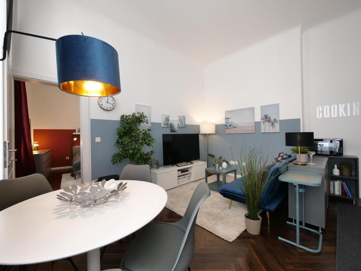 Stylish City Center Apartment Виена Екстериор снимка
