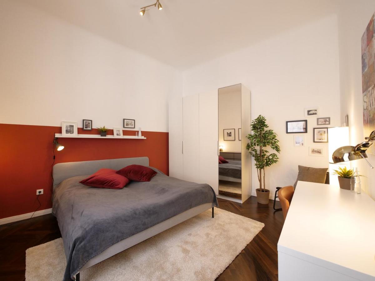 Stylish City Center Apartment Виена Екстериор снимка