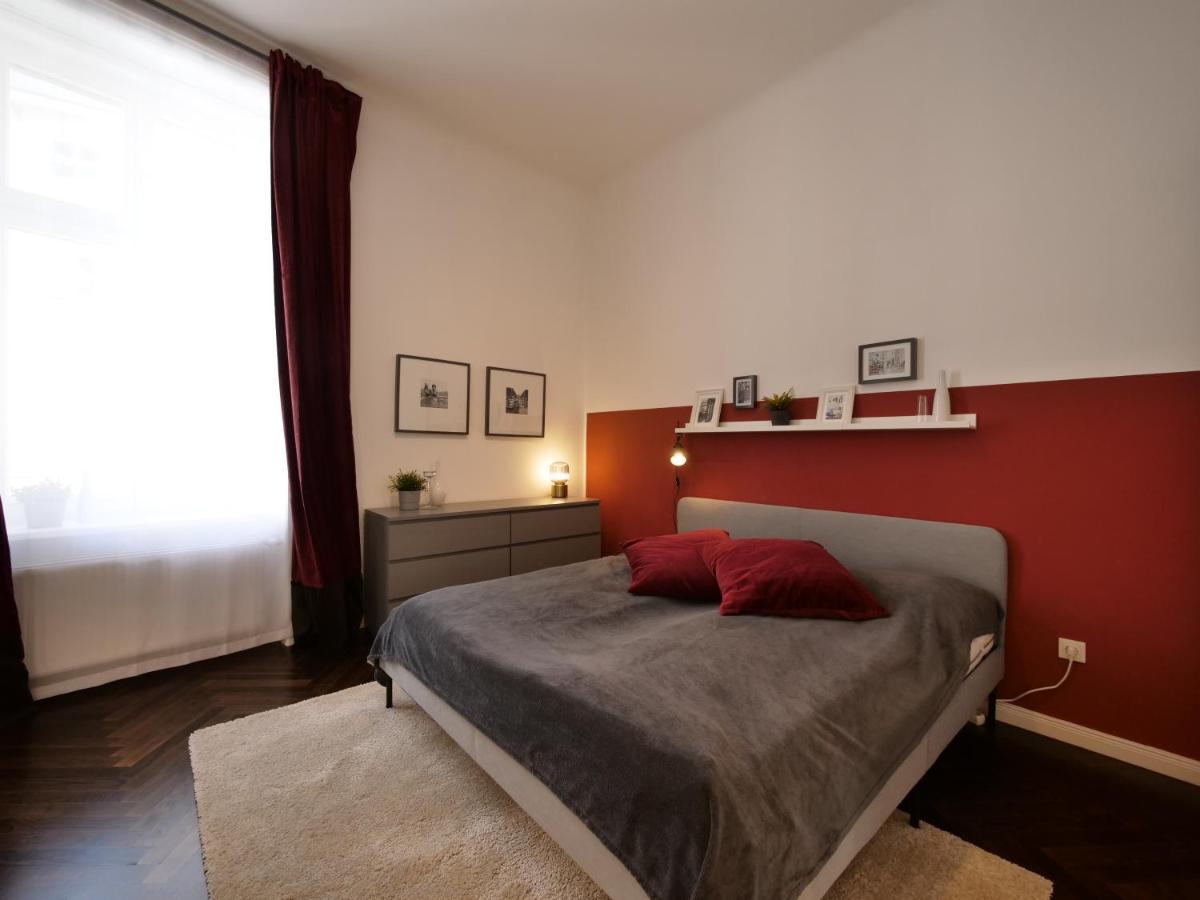 Stylish City Center Apartment Виена Екстериор снимка